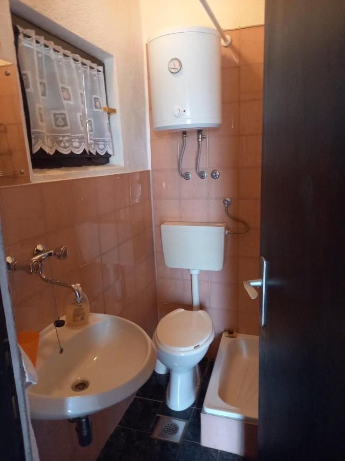 Apartmani Ficurin Starigrad Paklenica Exteriör bild
