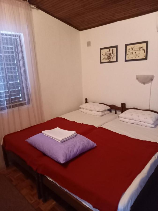 Apartmani Ficurin Starigrad Paklenica Exteriör bild