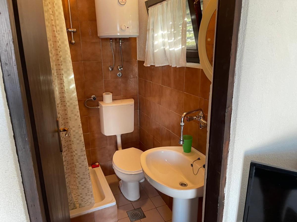 Apartmani Ficurin Starigrad Paklenica Exteriör bild